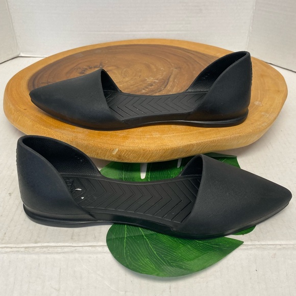 Native Pointed Toe Light Weight Flats